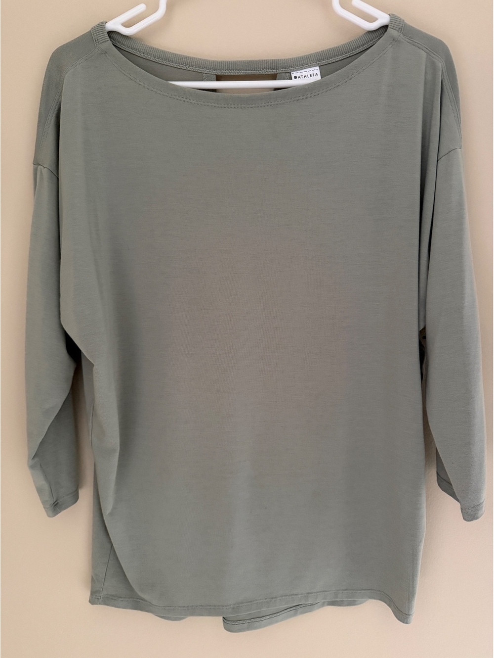 XS/S Athleta casual top w/ cutout in back